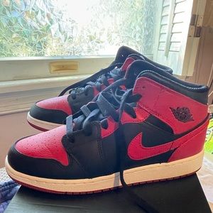 Air Jordan 1 mid black and red